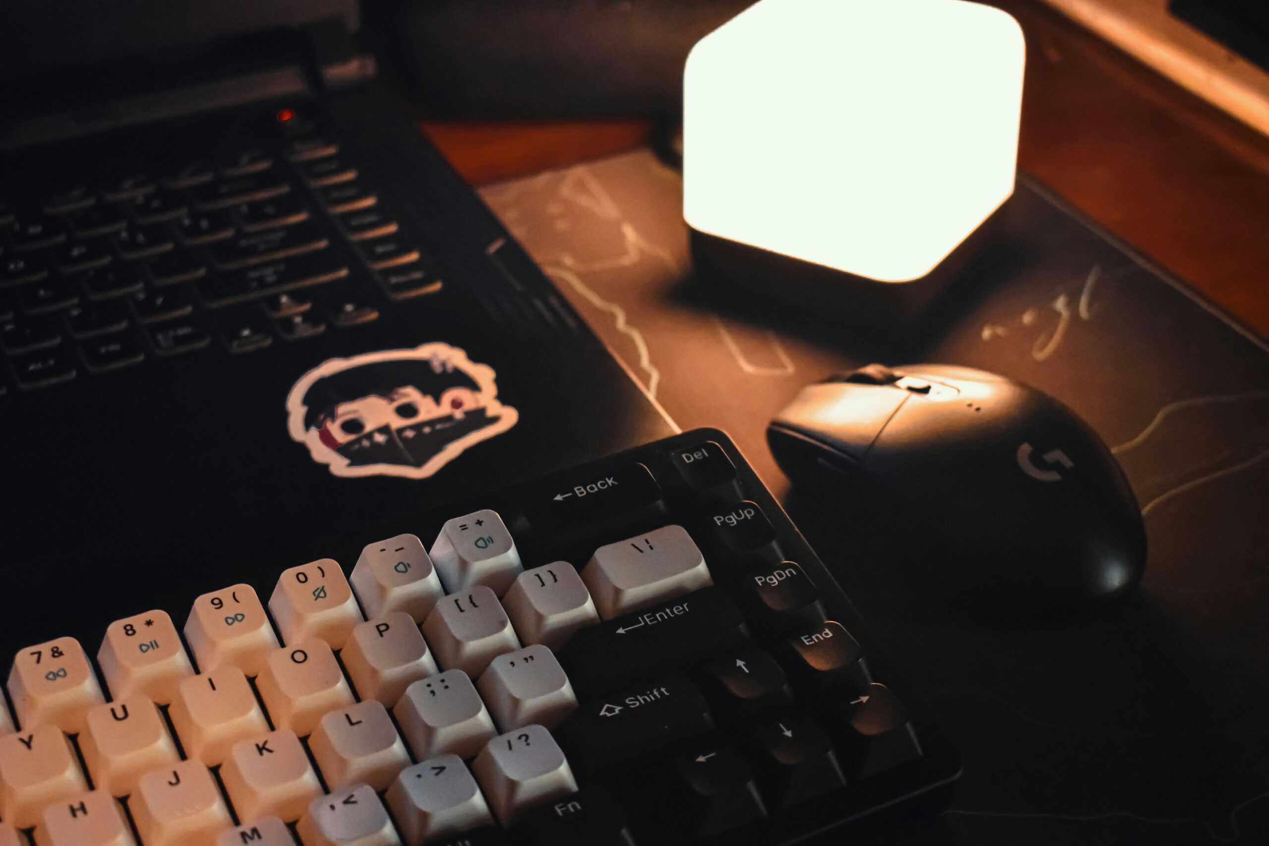 Rekomendasi Keyboard Mechanical Gaming Paling Murah (Sumber: Unsplash/nezt xs)