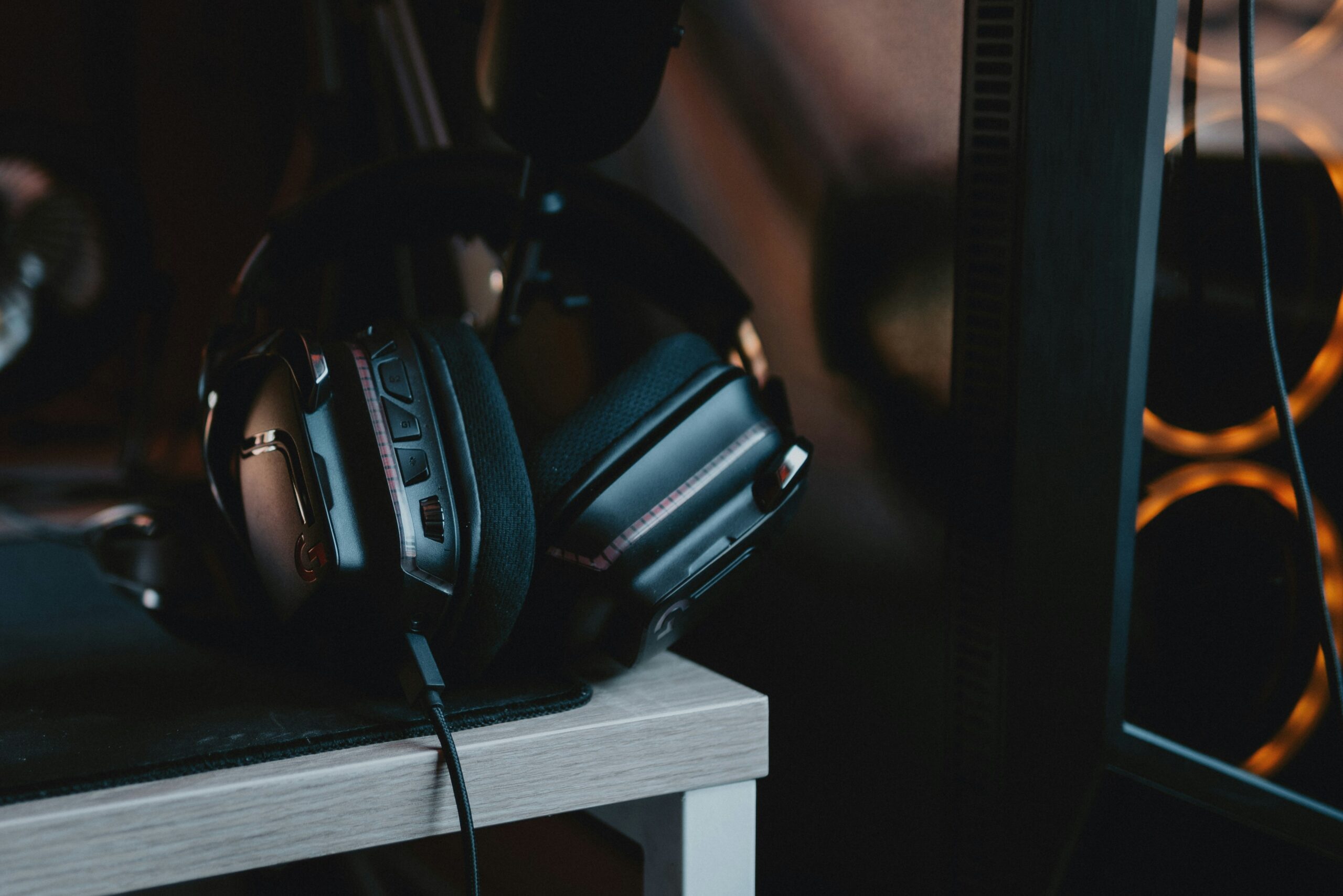 Tips Memilih Headset Gaming (Unsplash/Alvaro Reyes)