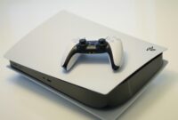 Minimalis PS5 gaming setup 2026 accessories (Foto: Unsplash/Kerde Severin)