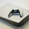 Minimalis PS5 gaming setup 2026 accessories (Foto: Unsplash/Kerde Severin)