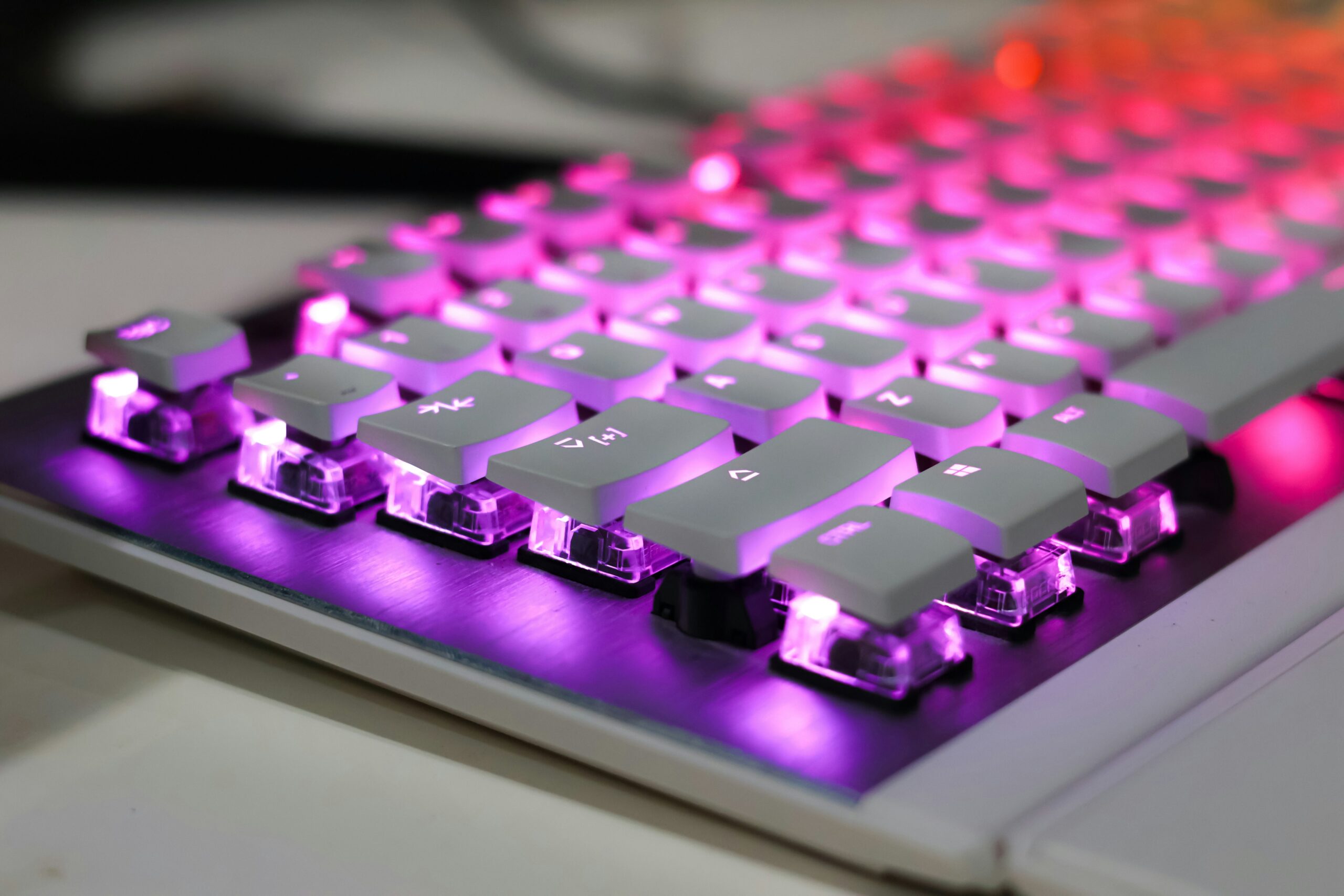 Keyboard Mekanikal Biasa Masih Zaman Nggak Sih (Foto: Unsplash/ANOOF C)