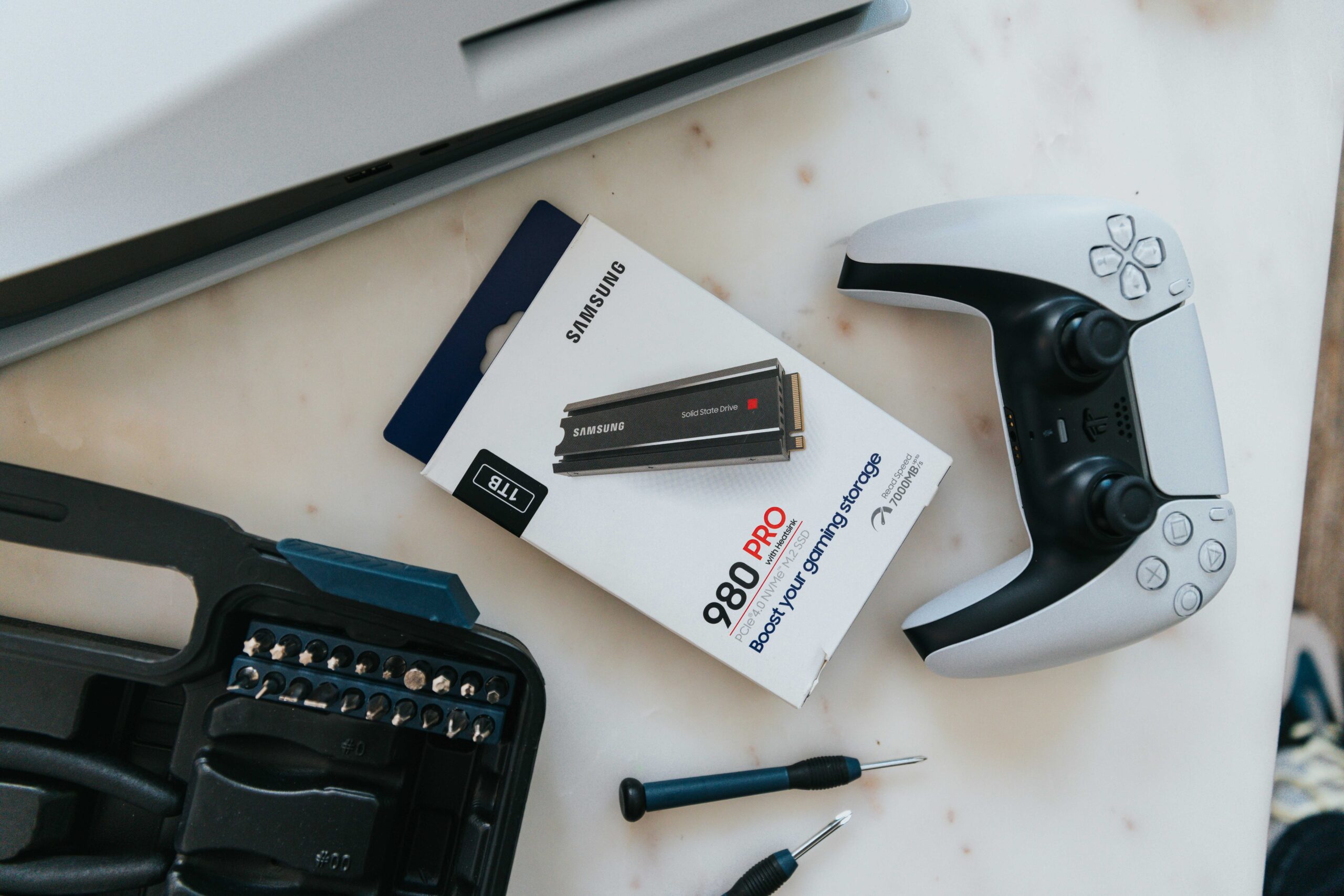 Storage Upgrade SSD M.2 NVMe Gen5 (Foto: Unsplash/Samsung Memory)